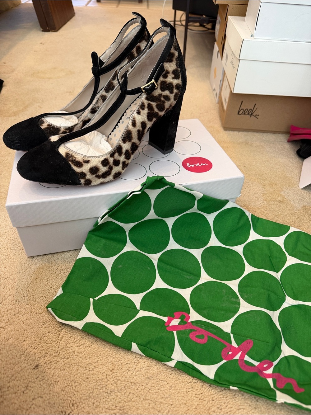 Biden sz 38.5 T strap heel like new condition